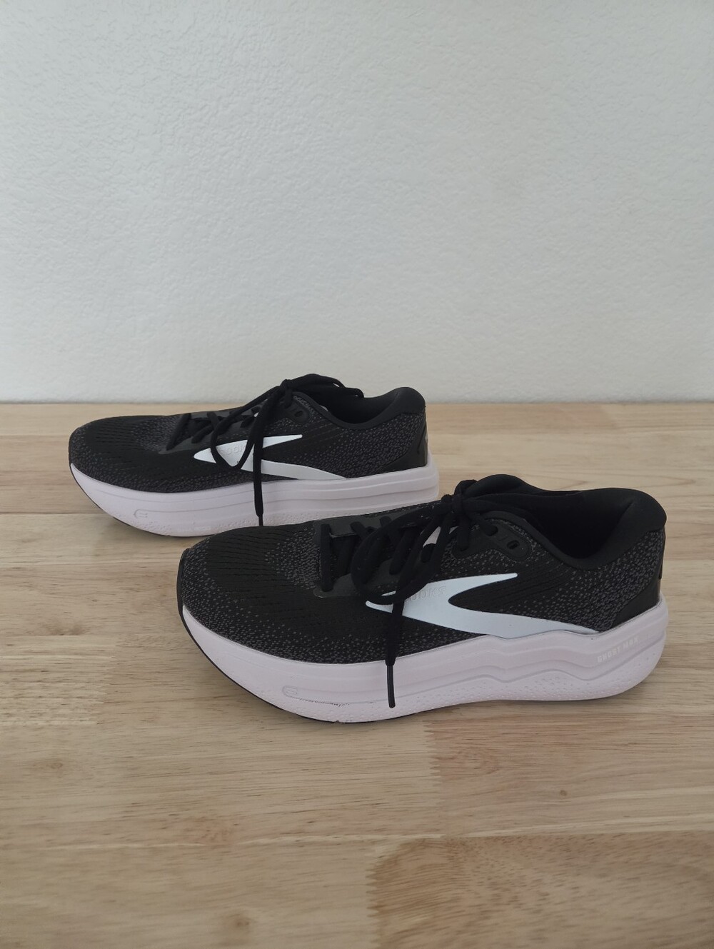 Womens Brooks Ghost Max 2 - Picture 2 of 6